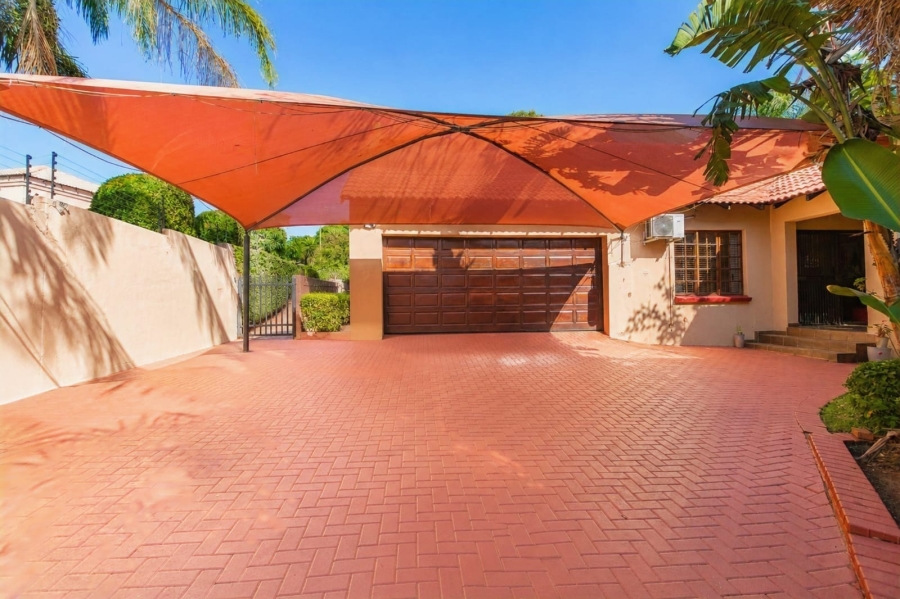 4 Bedroom Property for Sale in Safari Gardens North West